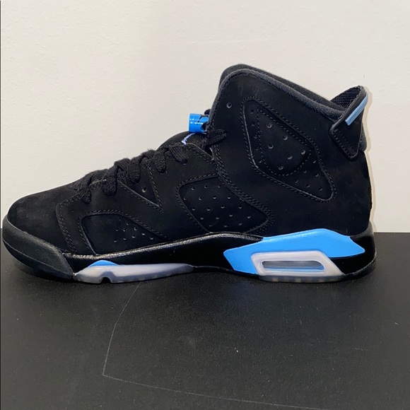 🔥Barely used Jordan retro 6 “UNC” size 5y🔥 - Picture 5 of 8